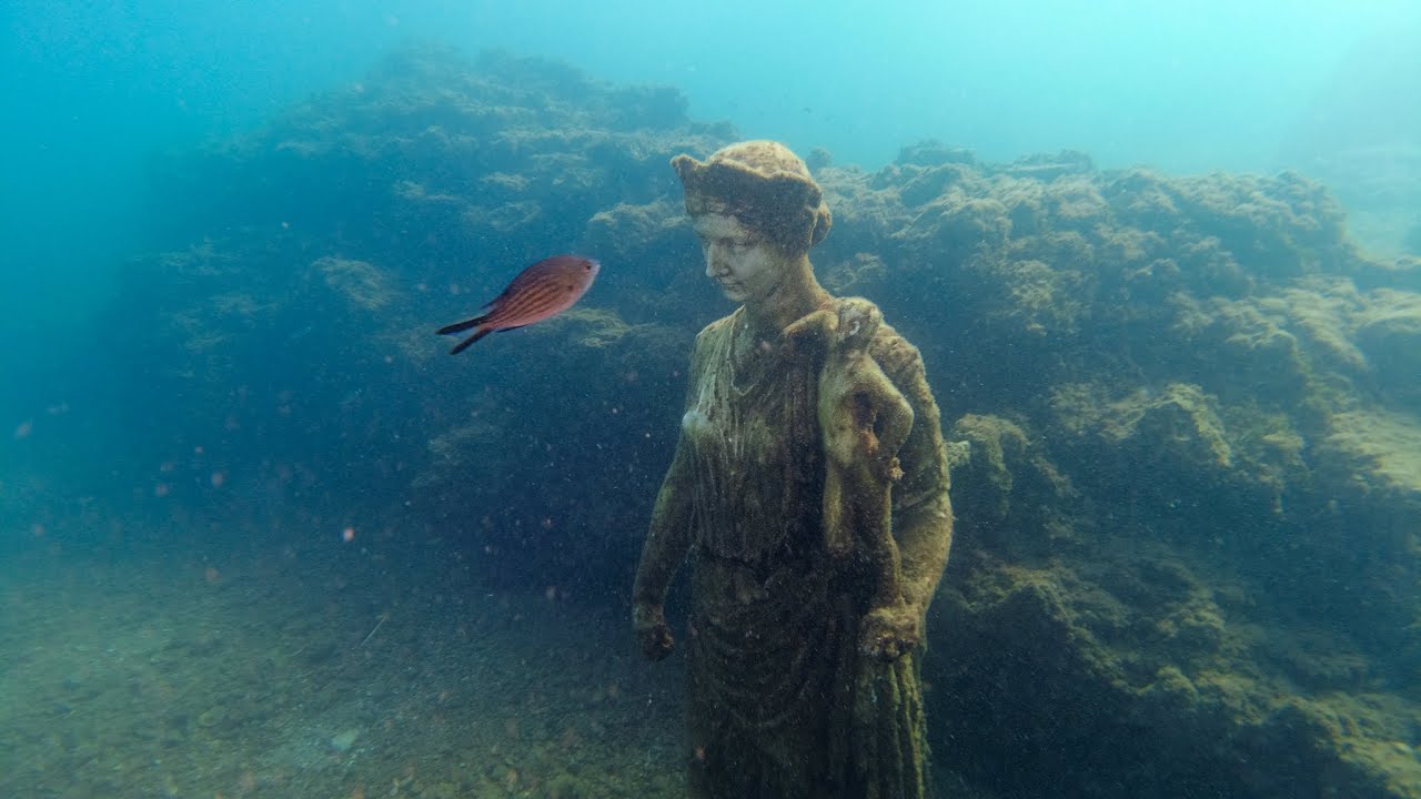 DIVING IN POZZUOLI, PHLEGREAN FIELDS, SUBMERGED ARCHAEOLOGICAL PARK OF BAIA | NYMPHAEUM OF CLAUDIUS