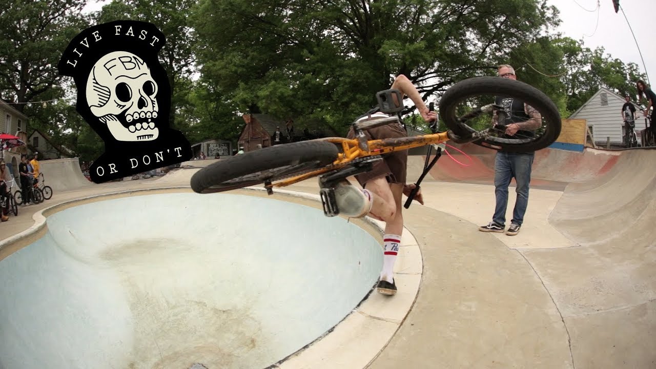 BMX - FBM- Shane Halahan versus Declan Murray and a chicken leg!