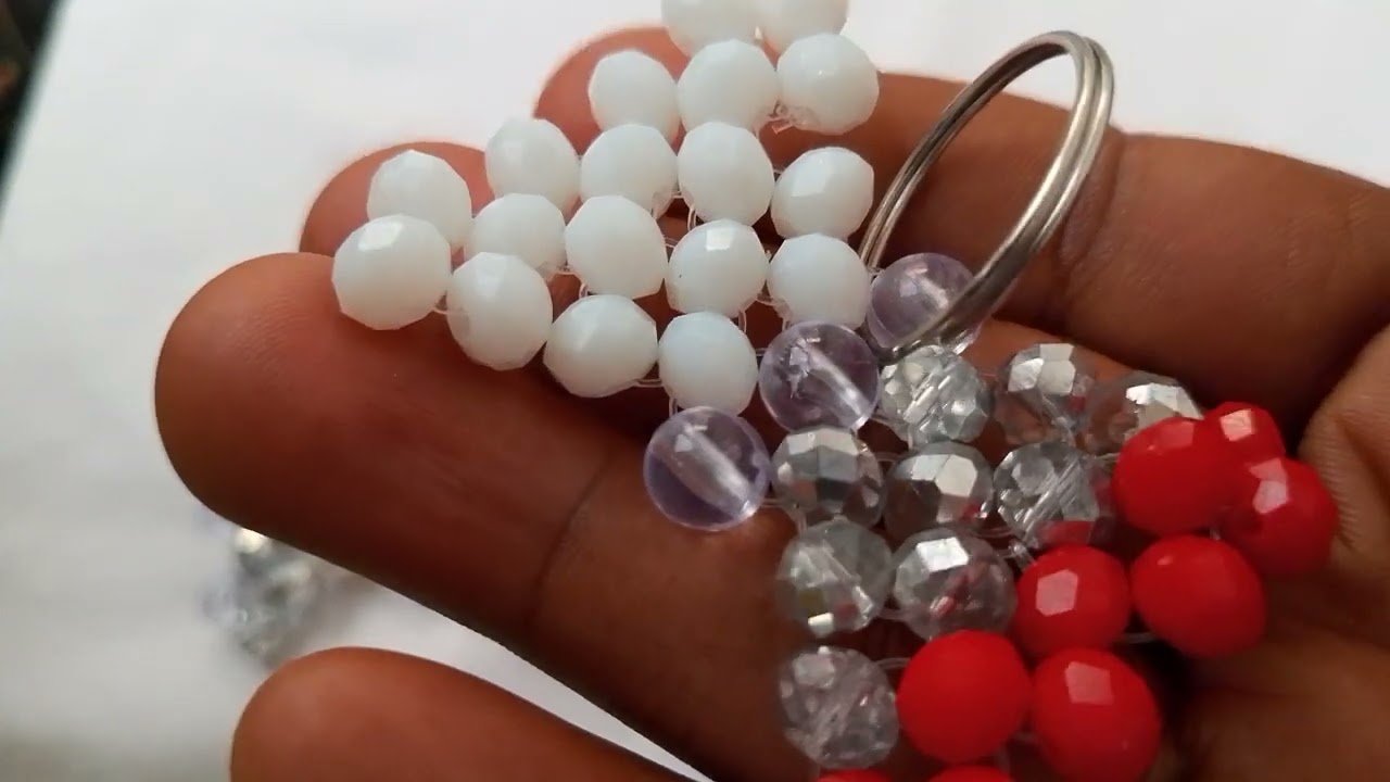 porte cl&eacute;s rouges en perles forme papillon