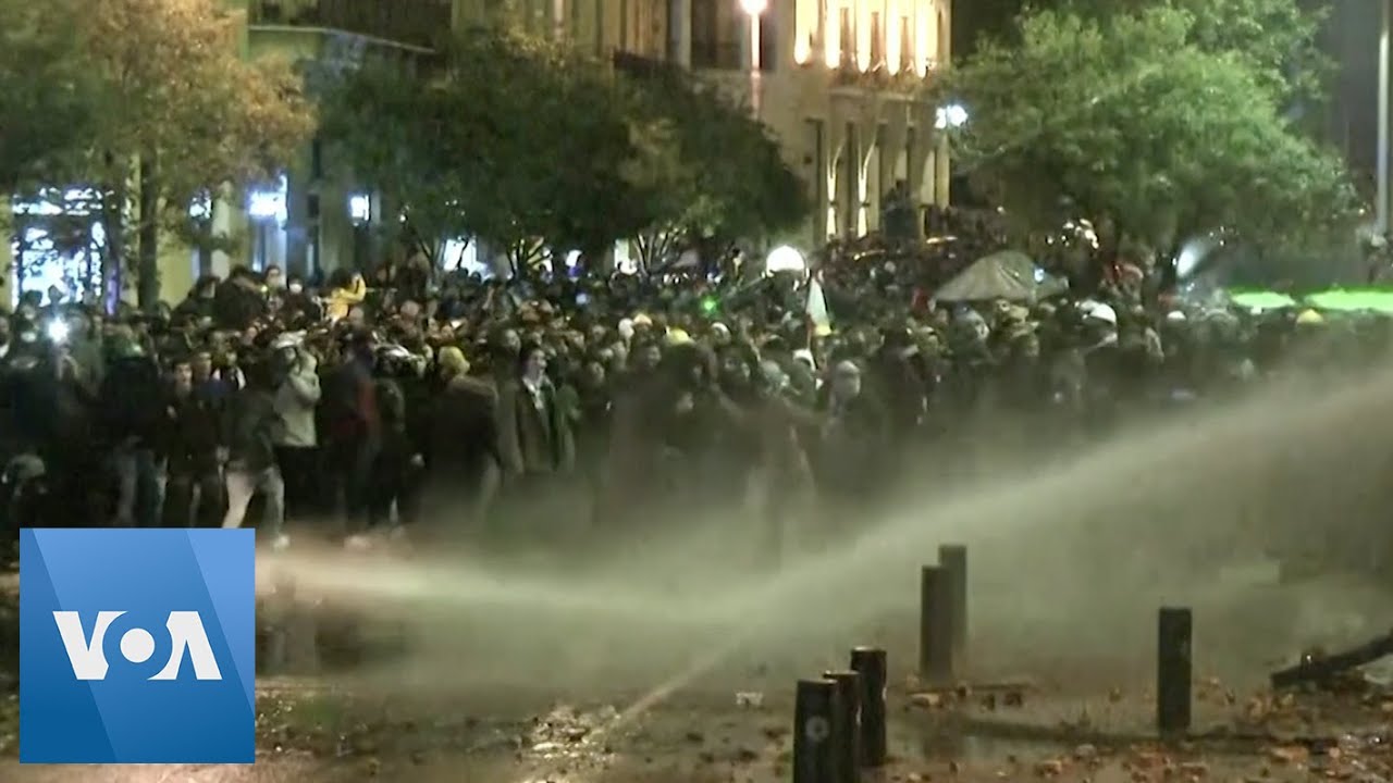 Lebanon Security Forces Clash with Protesters in Beirut