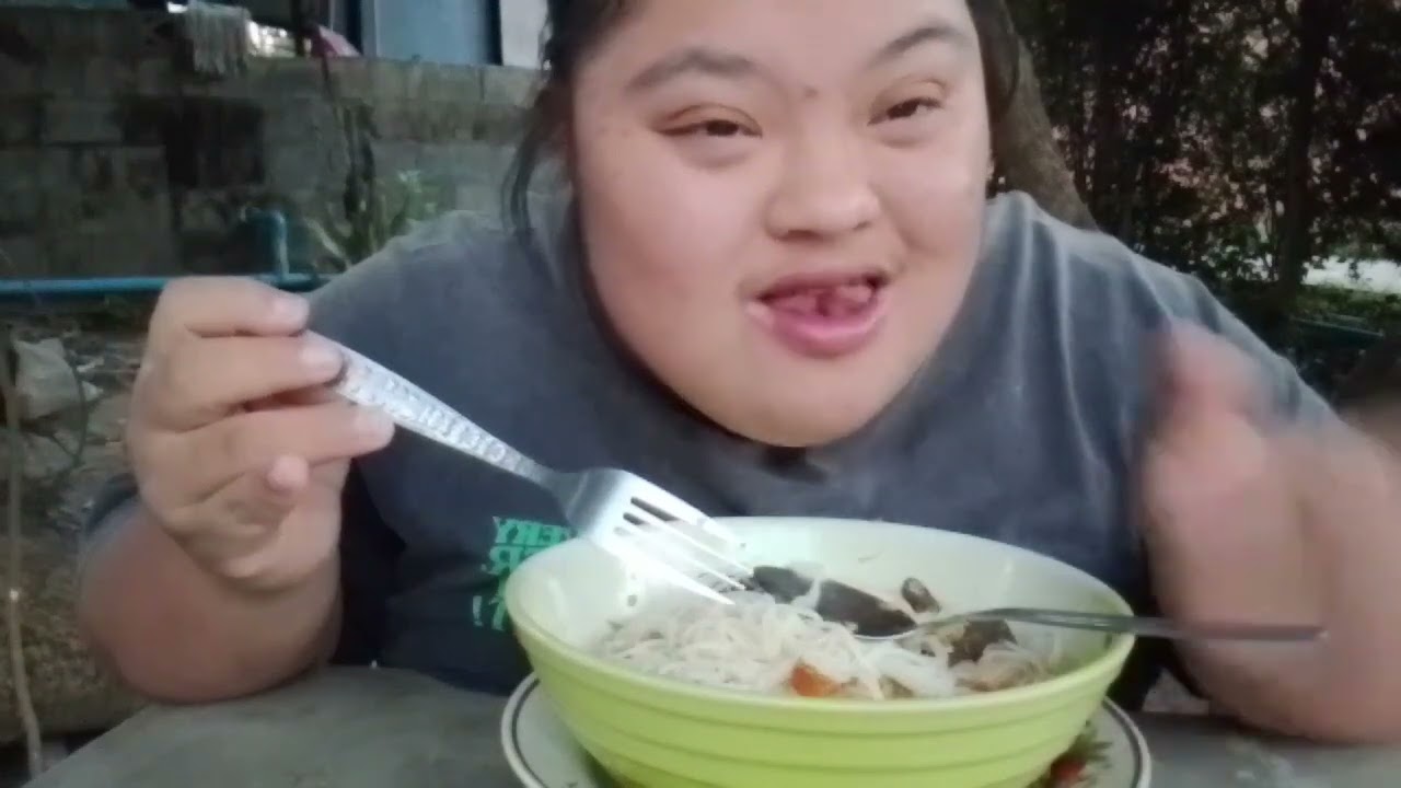 มากินข้าวขนมจีนน้ำเงี้ยวตีนไก่เจ้า