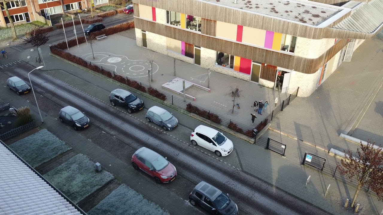 Achtbaanschool dronebeelden