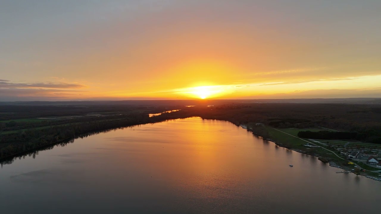 Lavacourt en 4K: El Pueblo que Inspir&oacute; a Claude Monet | Drone Cinem&aacute;tico