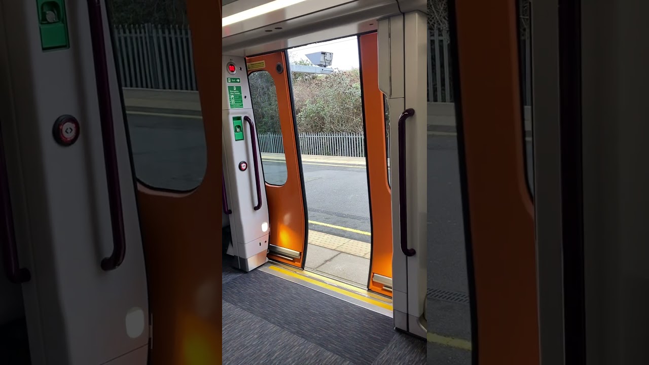 WMR Class 730 doors closing 