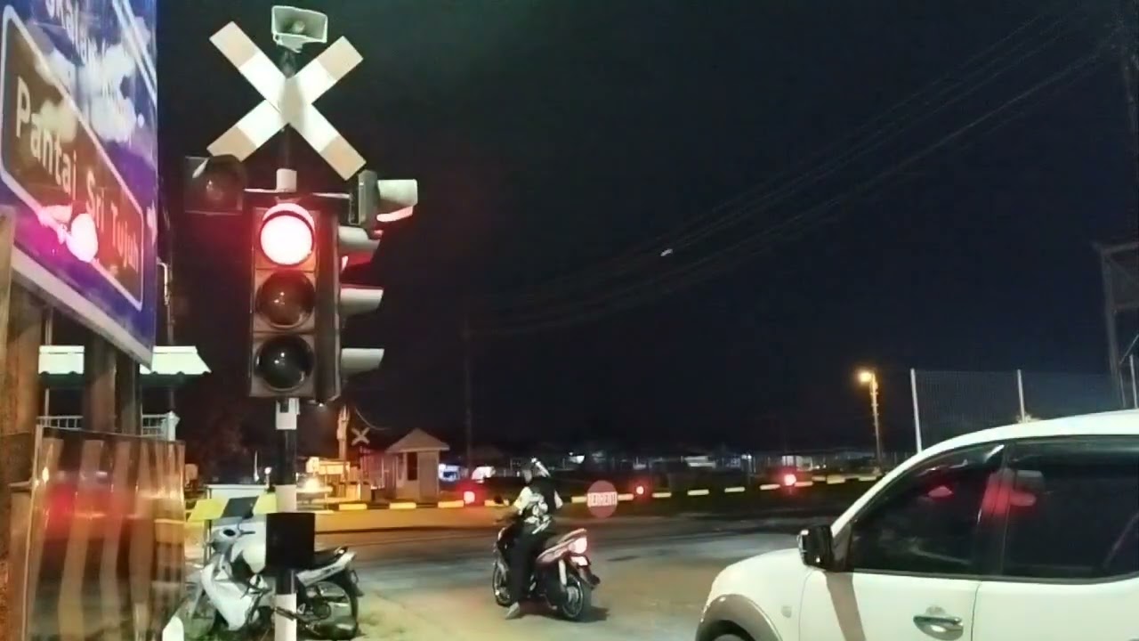 Level crossing tumpat