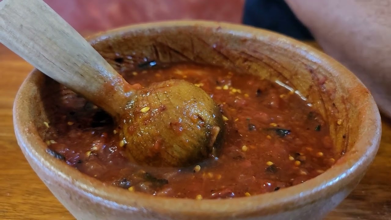Como hacer chirmol ? esta salsa es la más típica de #guatemala y la comemos con todo