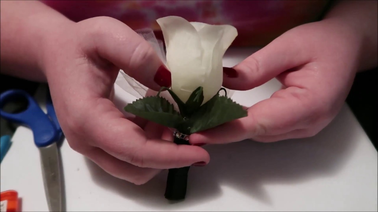 Dollar Store Wedding! DIY Boutonnieres!