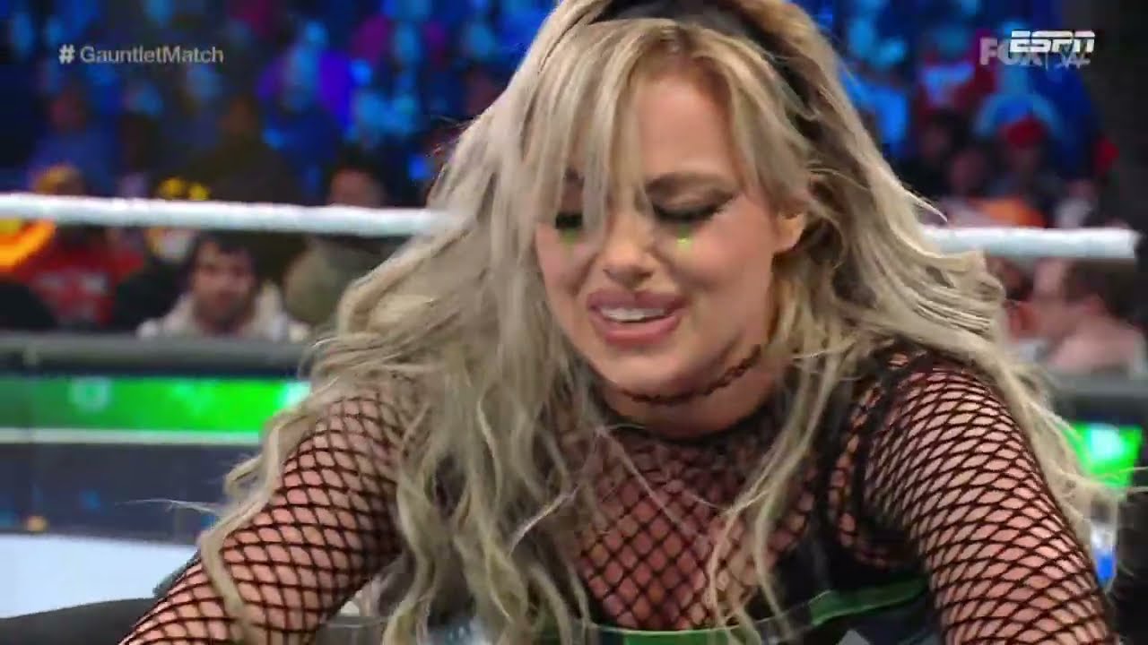 Raquel Rodriguez Vs Liv Morgan y Sonya Deville - WWE SmackDown 23 de Diciembre 2022 Español Latino