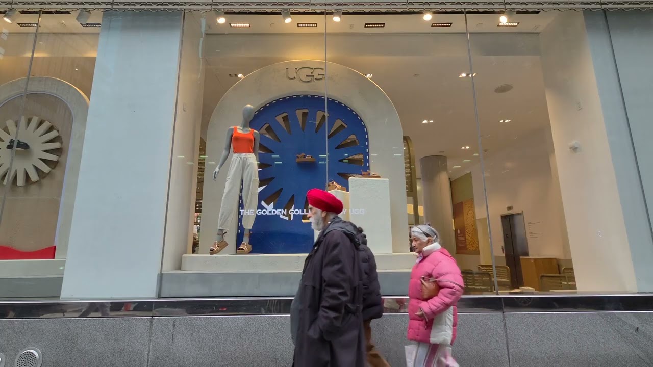 Manhattan, New York | 15:00 | Urban View 079 | UGG Storefront Window | Fifth Avenue