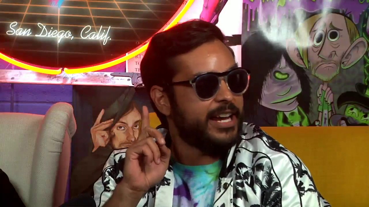 Mega64 Podcast 438A - Annoying guy at Starbucks