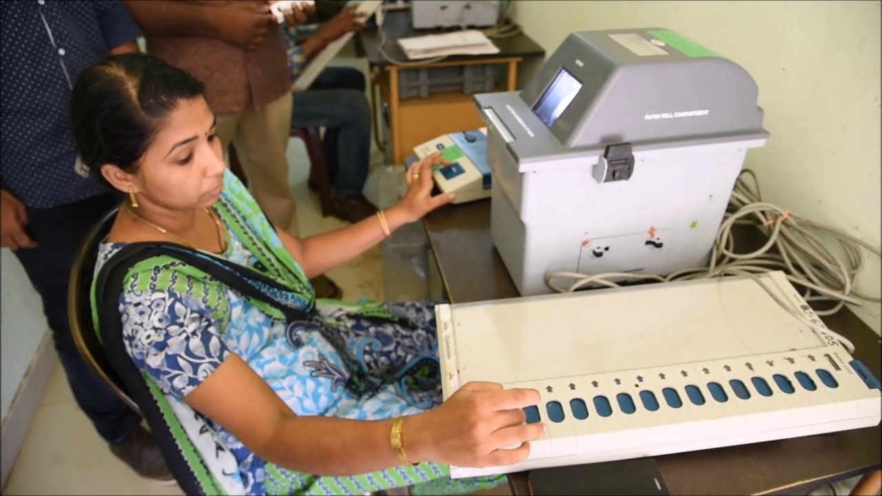 VVPAT - New Voting Machine Demo at Thrissur