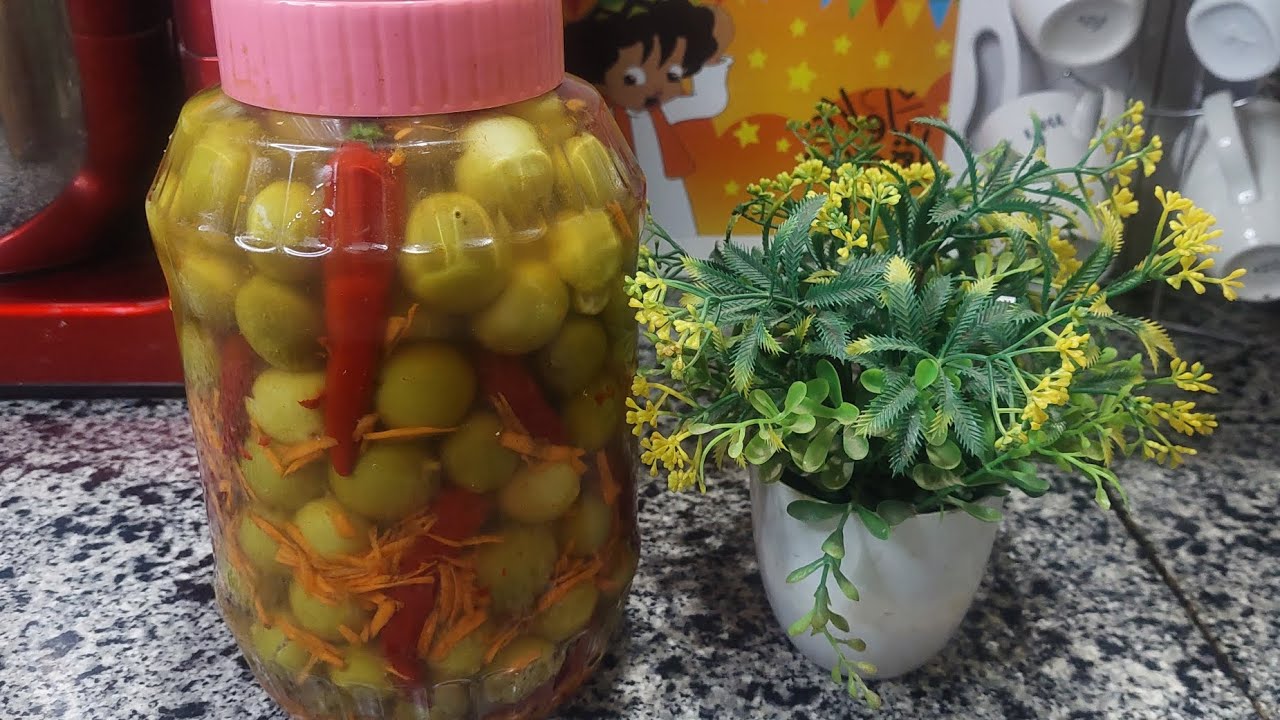 طريقة تخليل الليمون الأخضر #بخلطة رهيبة وبطريقة سهلة جدا🍈🍈🍈🍈