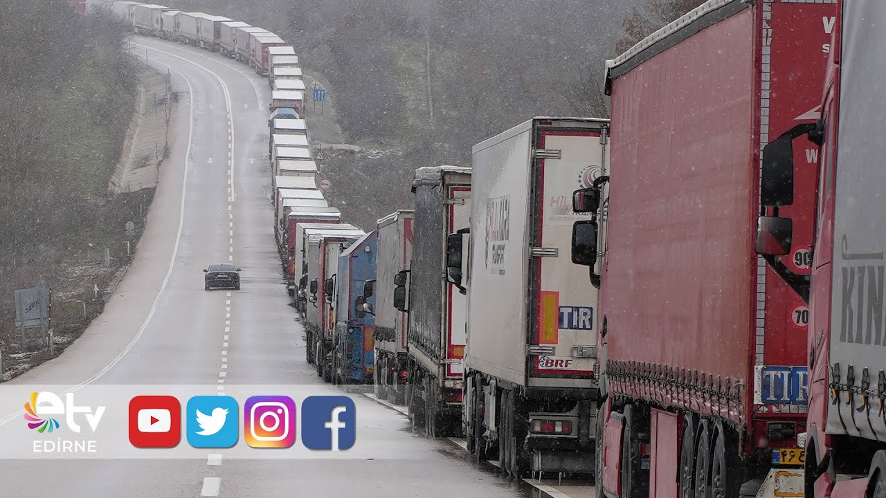 EDİRNE&rsquo;DE DONDURUCU SOĞUKTA HAMZABEYLİ&rsquo;DE 17 KİLOMETRELİK TIR KUYRUĞU 1