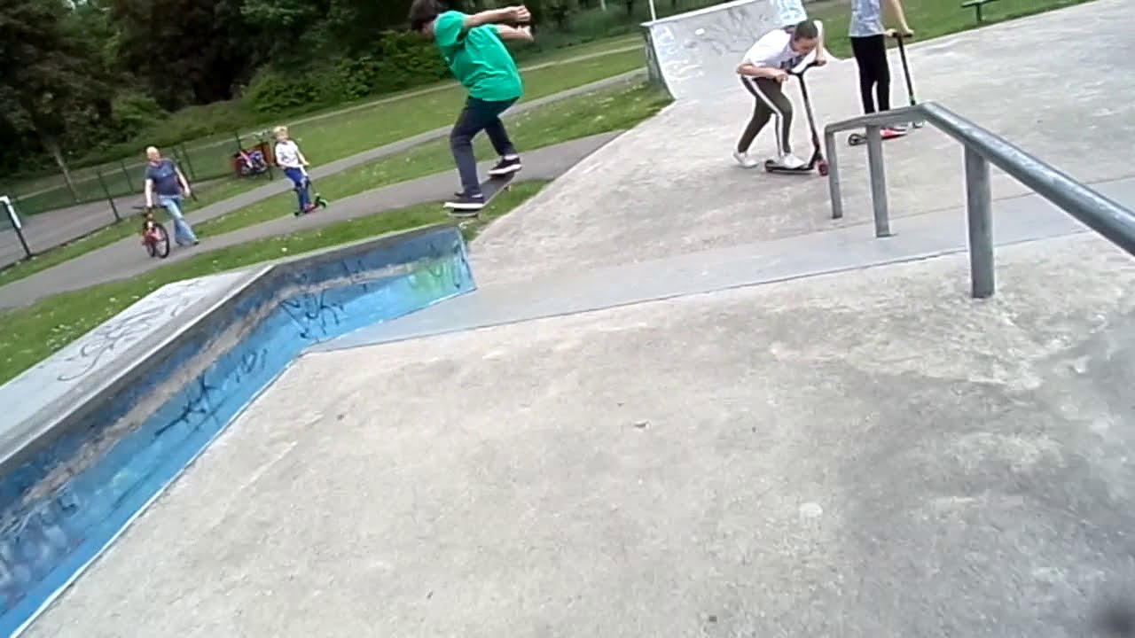 Skateboarding Skatepark in Eindhoven PasstheBlunt
