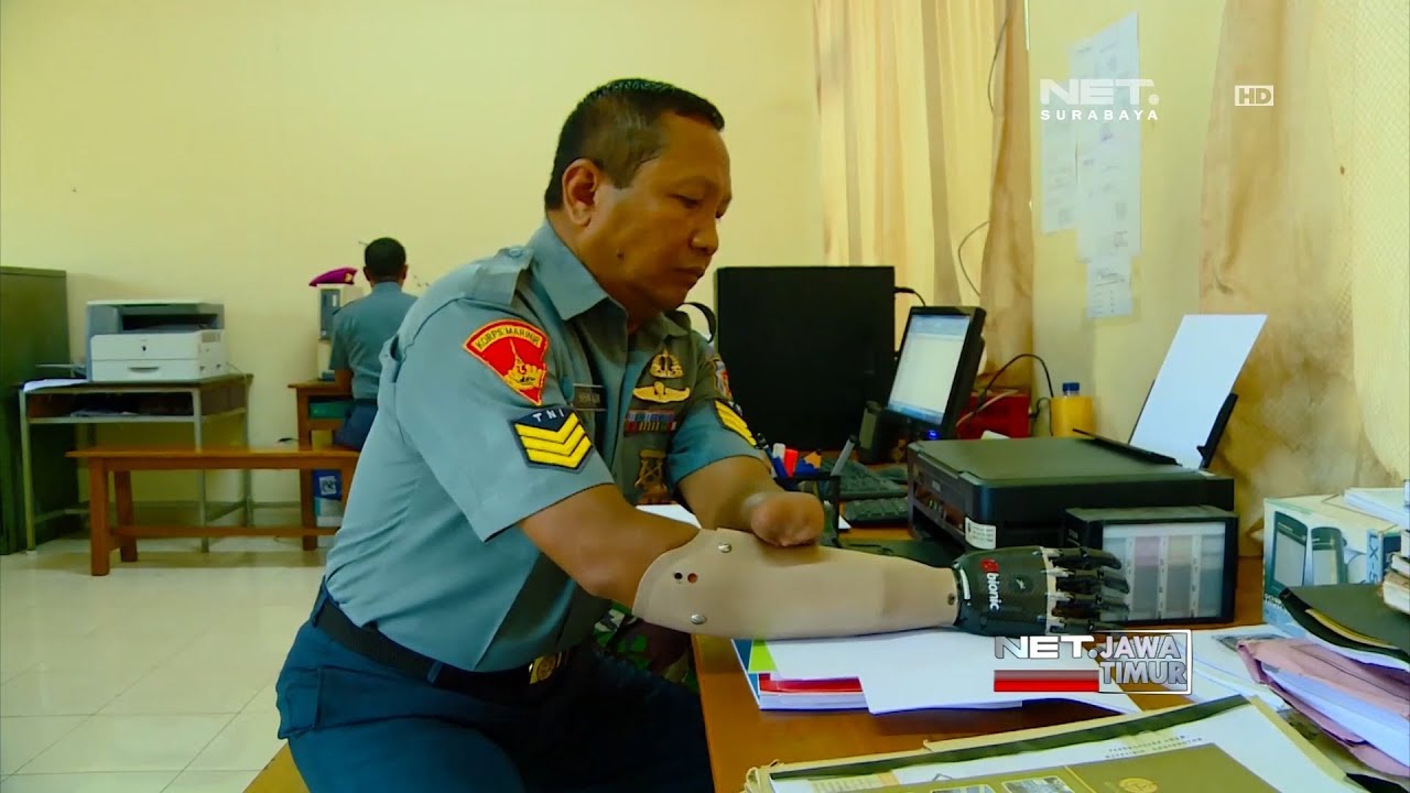 NET. JATIM - SERKA MARINIR SISWADI, PRAJURIT TNI BERTANGAN ROBOT