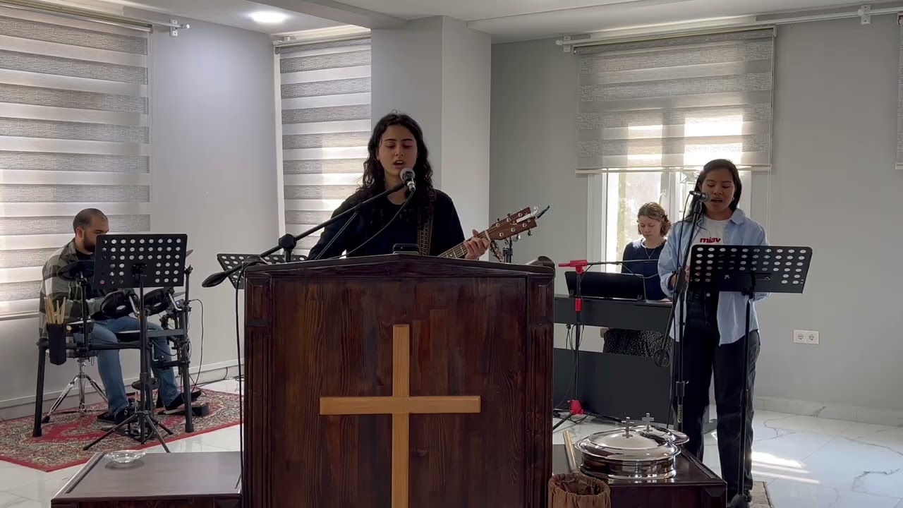 İsa, görkemli Rabsin | Hristiyan İlahisi | Burning Hearts Worship 