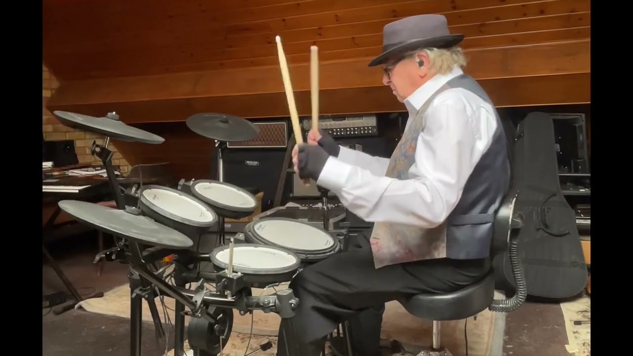 Space Oddity ...drum cover Tim Pavitt [Sound Engines version]
