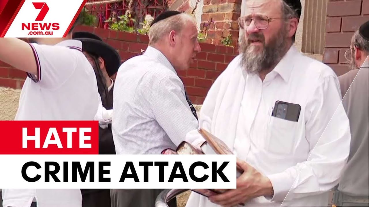 Jewish teenagers chased in St Kilda hate crime | 7NEWS