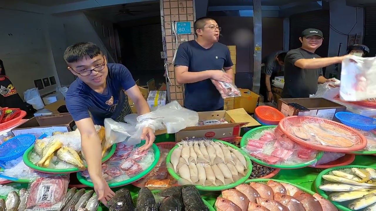 一早石斑就被大哥全掃了 麻豆第五市場中正路80 10號 士官長海鮮叫賣 海鮮叫賣 海鮮拍賣 叫賣哥 seafood auction