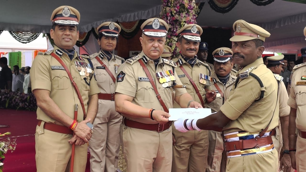 AP DGP Harish Kumar Gupta IPS | 79 Independence Day #appolice #vijayawada  @APSmartNews 