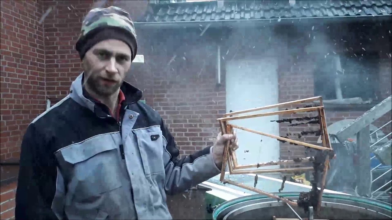 Rähmchen ausschmelzen mit der Wachsschleuder