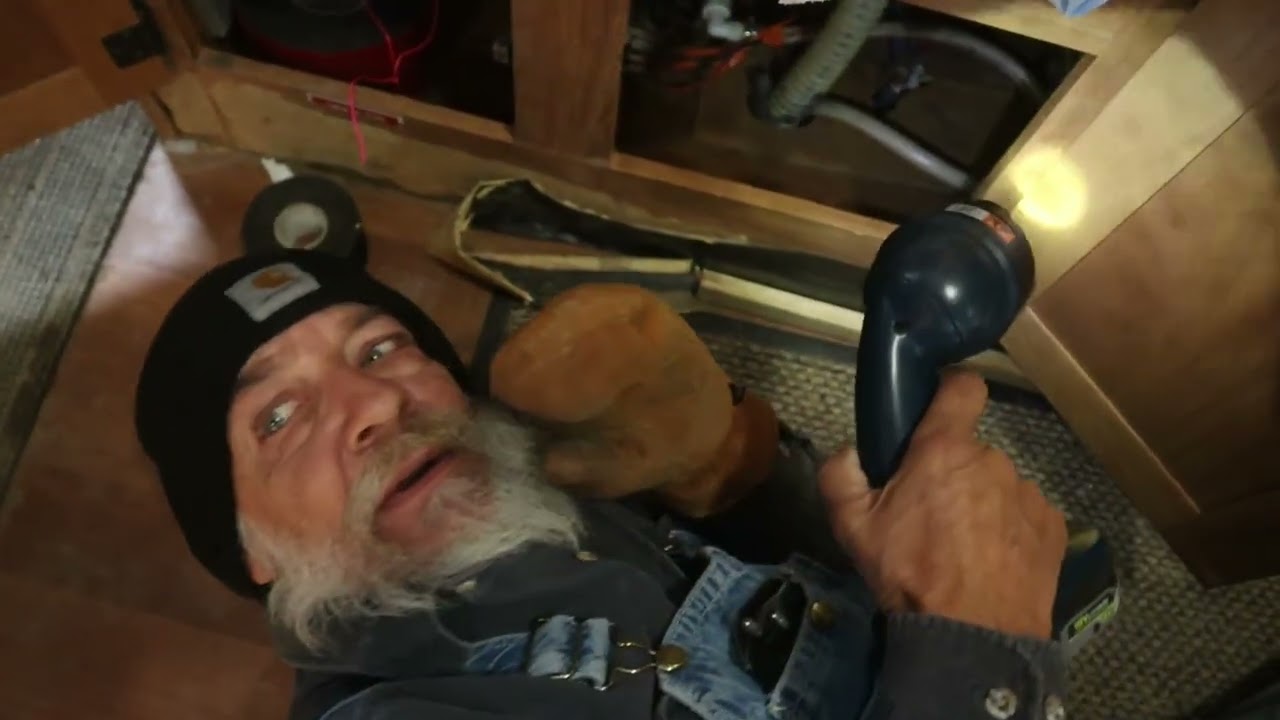 Подготовка кемпера к зиме на территории Good Heart Acres 💕