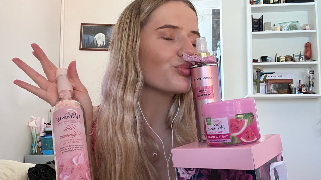 ASMR💞 What I got for Christmas (whispering,tapping,scratching)