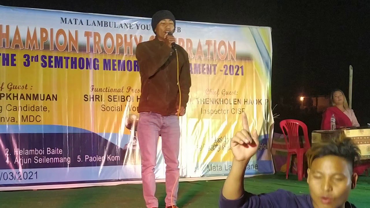 Jajai Singsit on the stage. setlei huivan ka hung mao ve