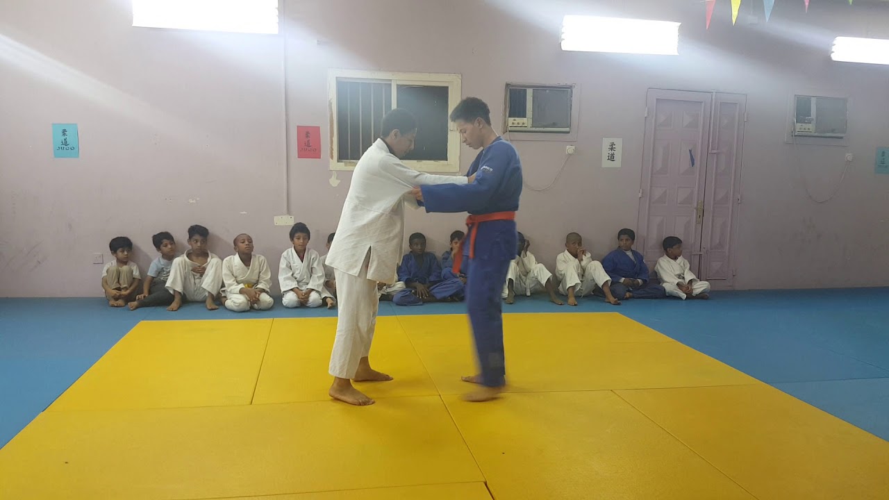 تطبيق بعض حركات الجودو الأساسية في نادي الحي الحكم ابن هشام