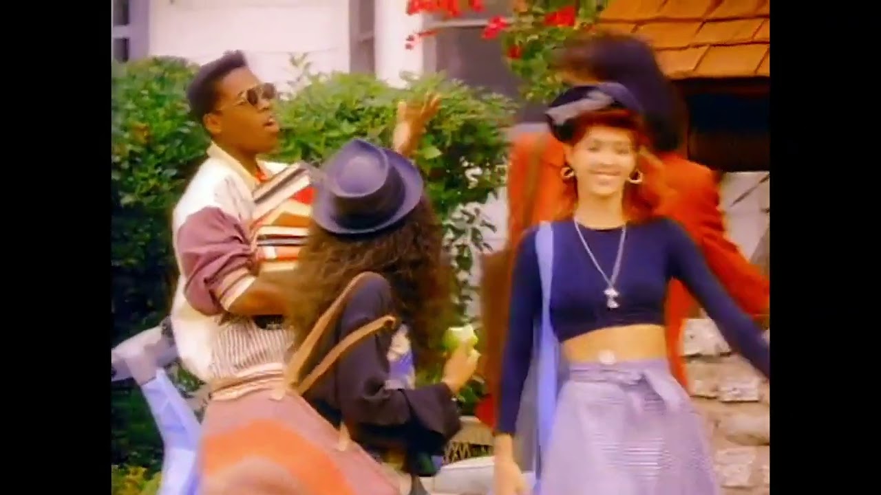 A Different World (1987) Season 1 - Opening Theme