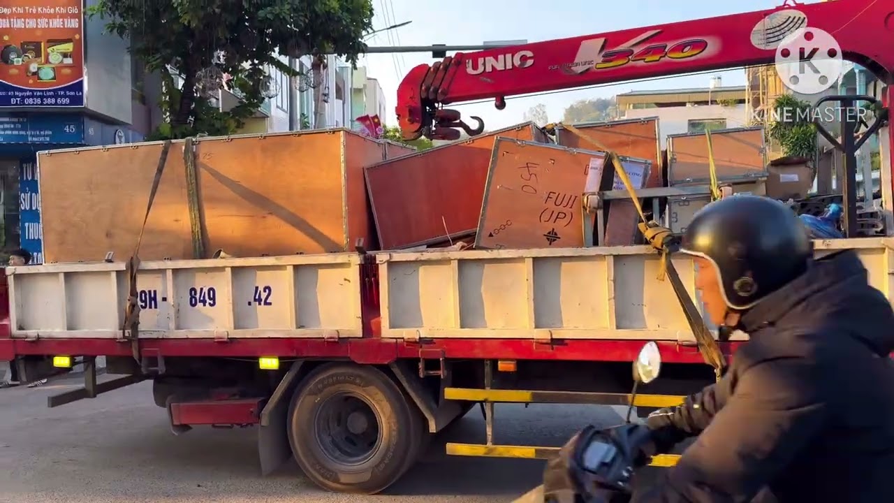 Phần 1: Cắt thang bộ, lắp thang máy khung thép, dán kính, tôn vẻ đẹp ngôi nhà, tiện lợi. 