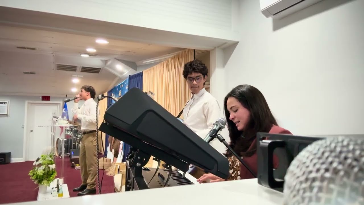 Coros Pentecostalales (aunque satanas no quiera la iglesia tiene poder)