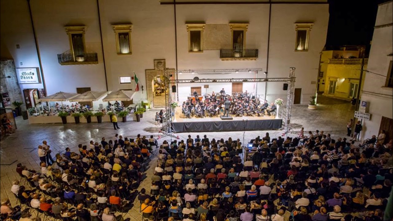 svelti all'alloggio. Orchestra di fiati 