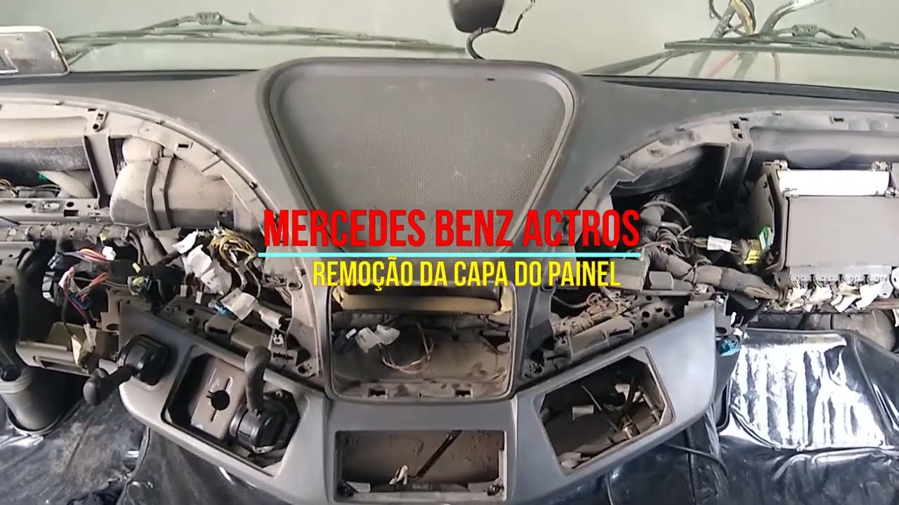 Remoção da capa do painel - Mercedes Benz Actros 2546
