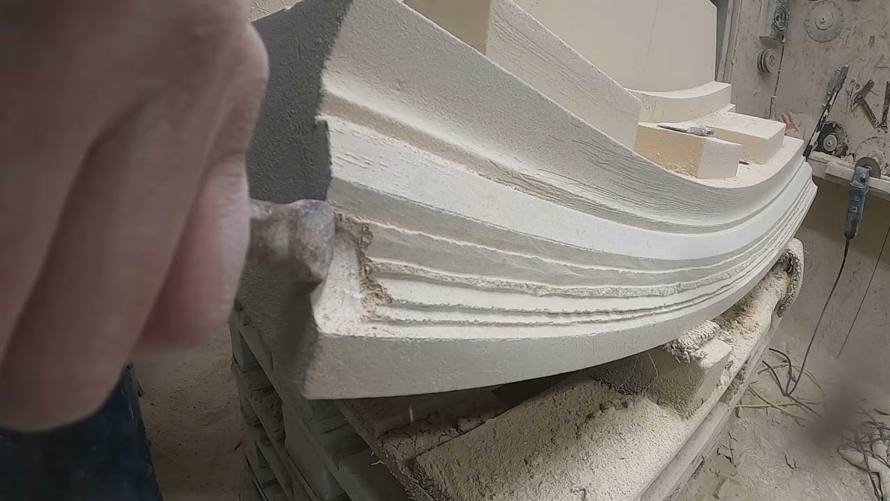 Stonemasonry MAINSTONE CARVING - Giant Voussoir