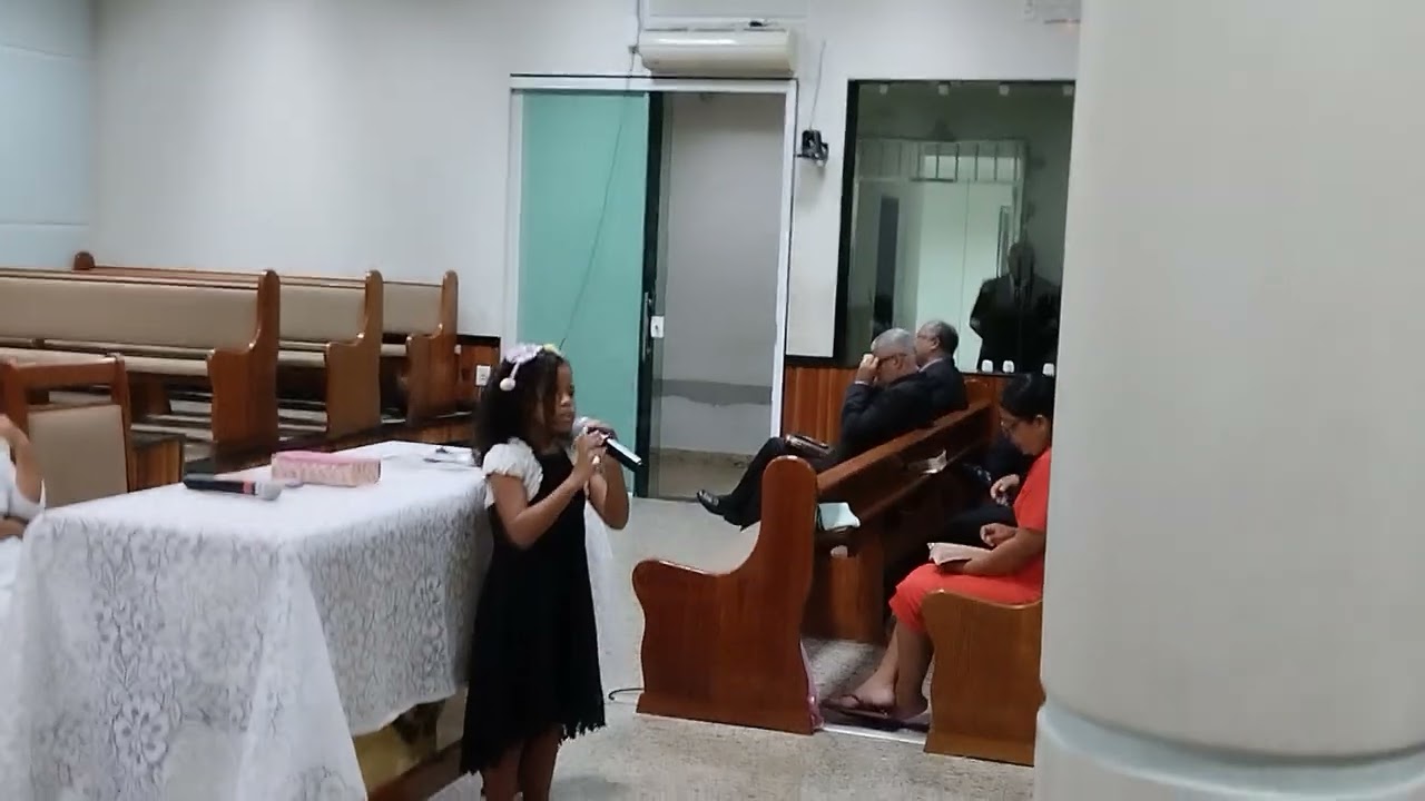 Deus cuida. Mariana louvando a Deus no 4° Elo do Culto de Libertação. Aracruz.05/03/26.