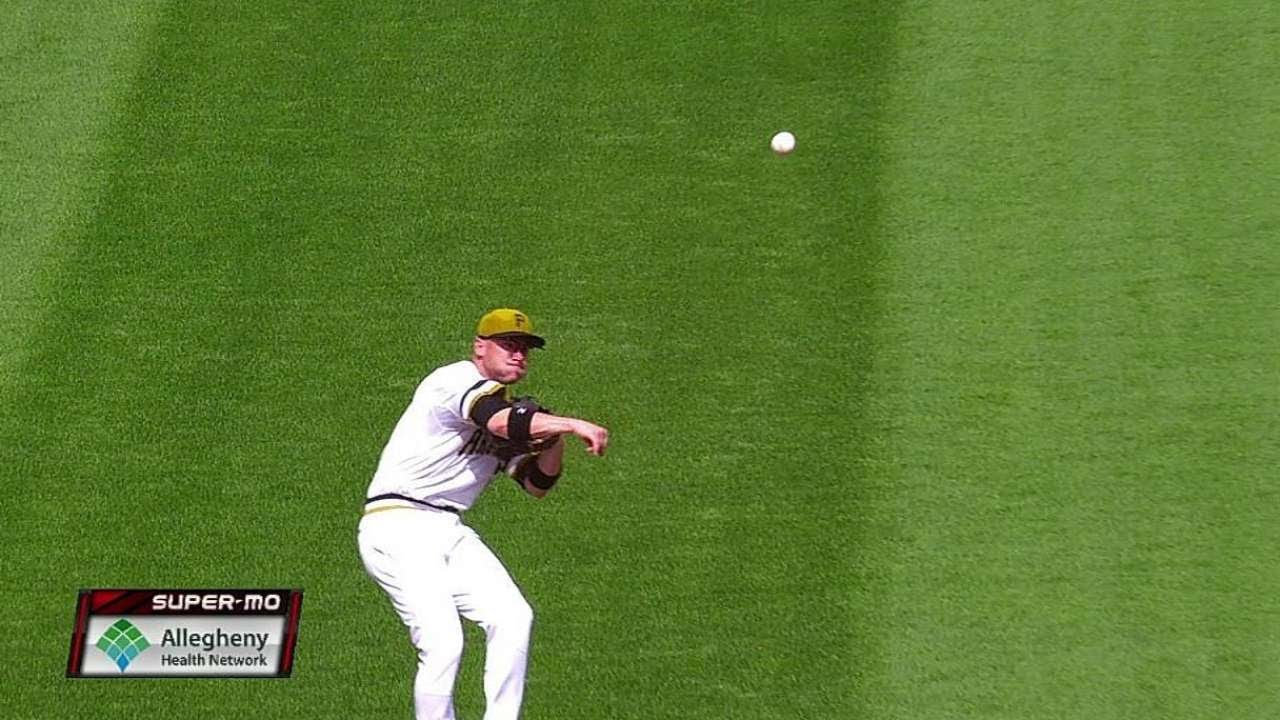 NYM@PIT: Barmes backhands grounder and fires to first