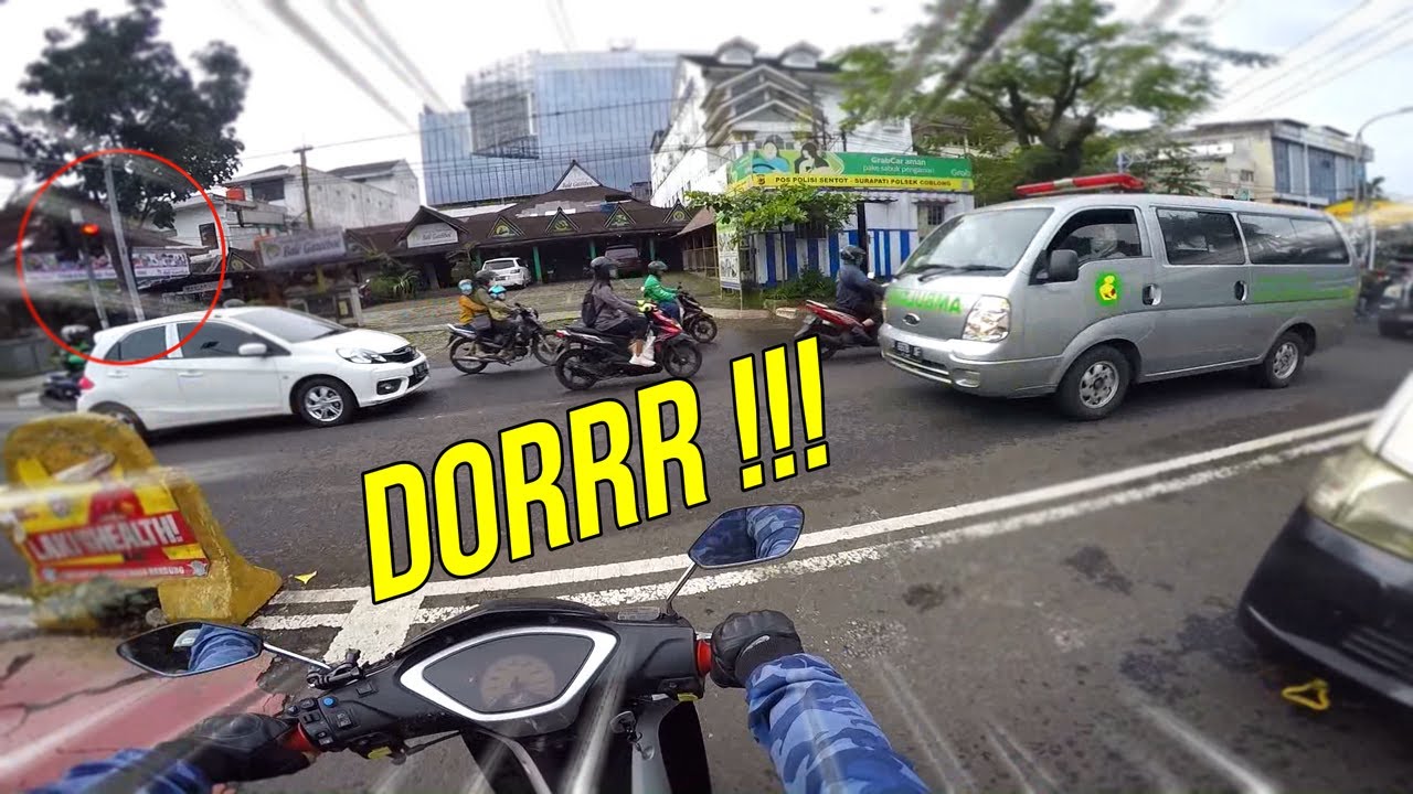 IZIN KOMANDAN ... TRABASSS !!! | ESCORTING AMBULANCE #37