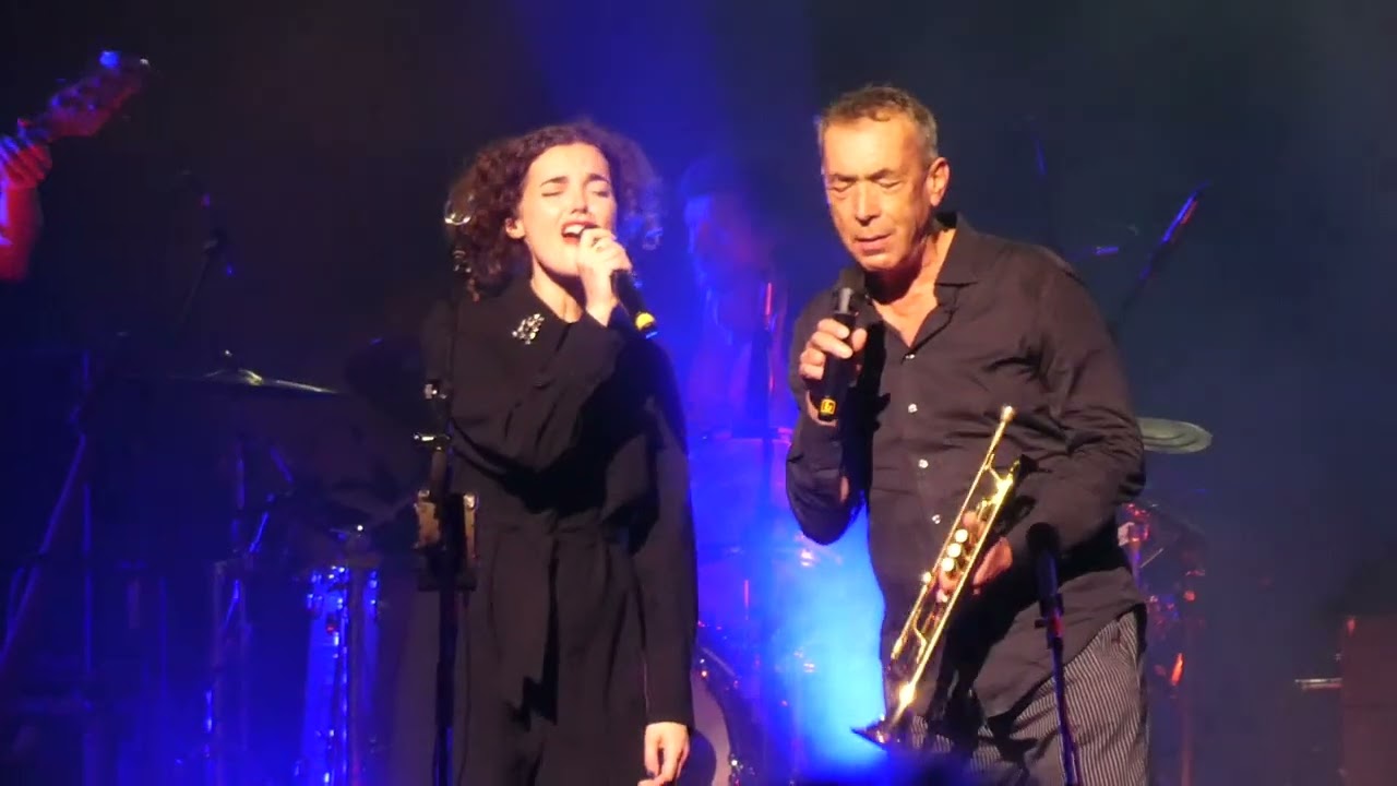Hubert von Goisern - Da Juchitzer (Gesang: Maria Molding) / am 28.10.2022 Live im Burghof in Lörrach