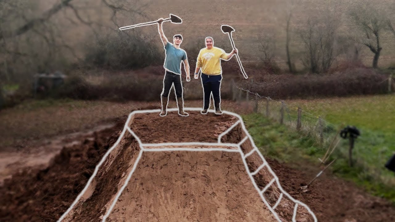 On construit une énorme bosse dans le jardin !!