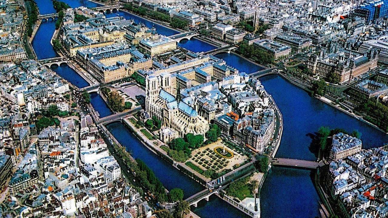 A Walk Around Île de la Cité, Paris