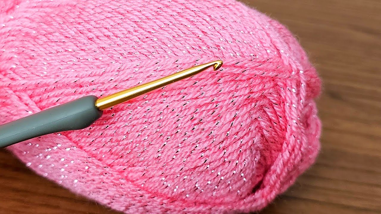 Although it looks difficult, it's actually a very easy pattern. new crochet stitch