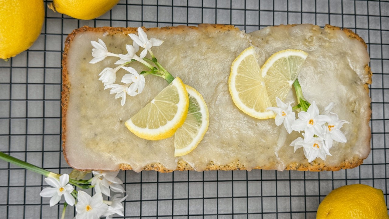 Better Than a Cafe: Homemade Lemon-Poppyseed Cake ☕