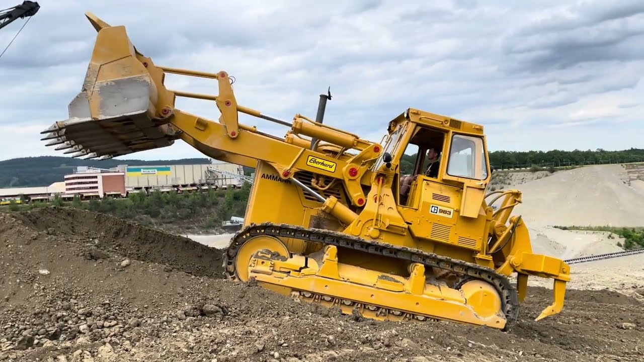 CATERPILLAR CAT 983B track loader #dozer #bulldozer #excavator