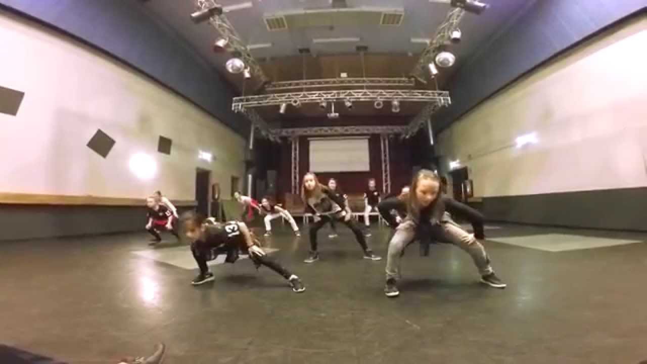 Optreden ROOTS Dance Studio | Hiphop Girls 9-12 jaar