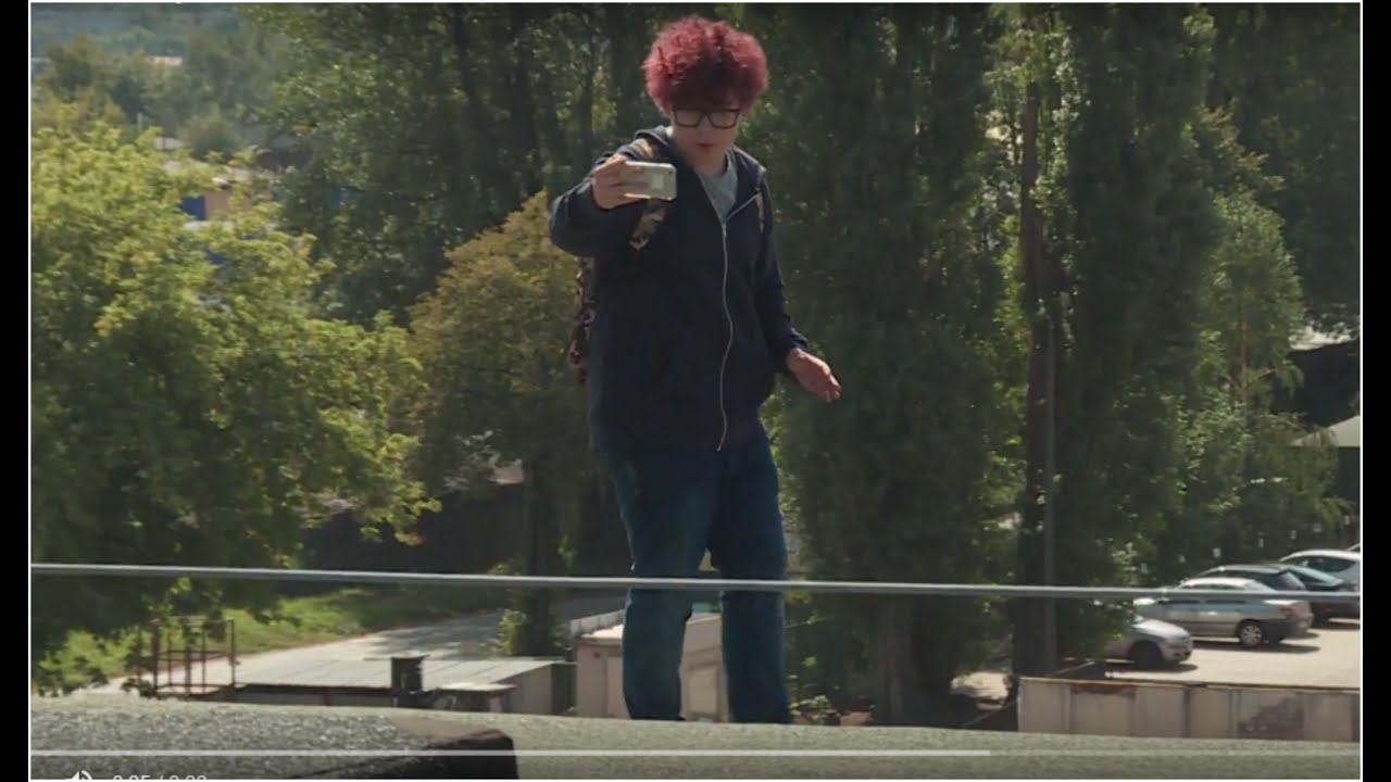 Uczeń nie chciał wyjść na tchórza i postanowił skoczyć z dachu [Szkoła odc. 476]