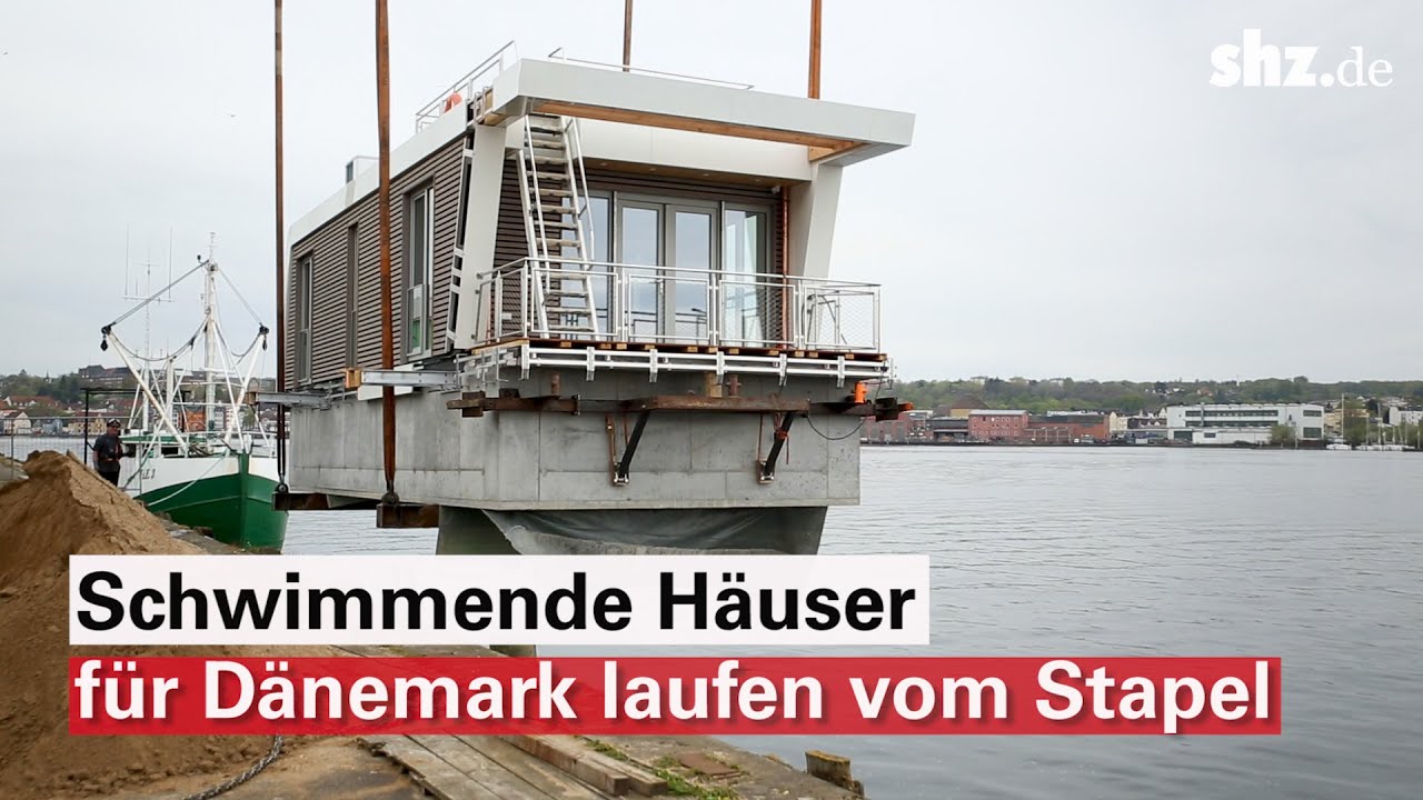 85 Tonnen schwer: Zwei Floating Homes für Dänemark werden ins Wasser gekrant