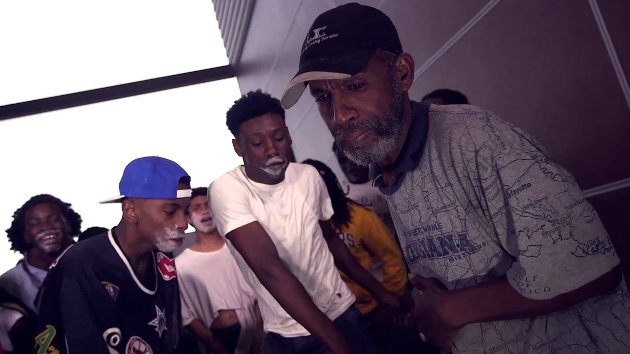 Funny Mike - Crackhead Bobby (OFFICIAL MUSIC VIDEO)