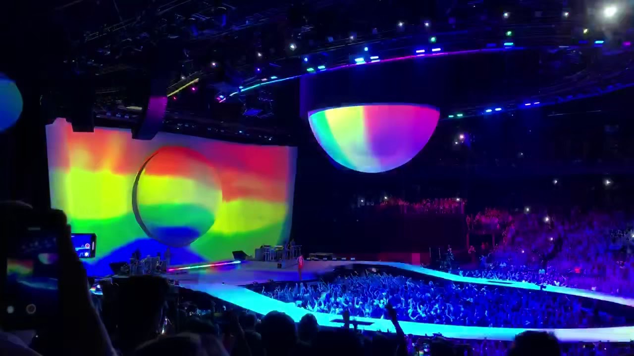 Ariana Grande - Break free (Live at sweetener world tour Antwerp)