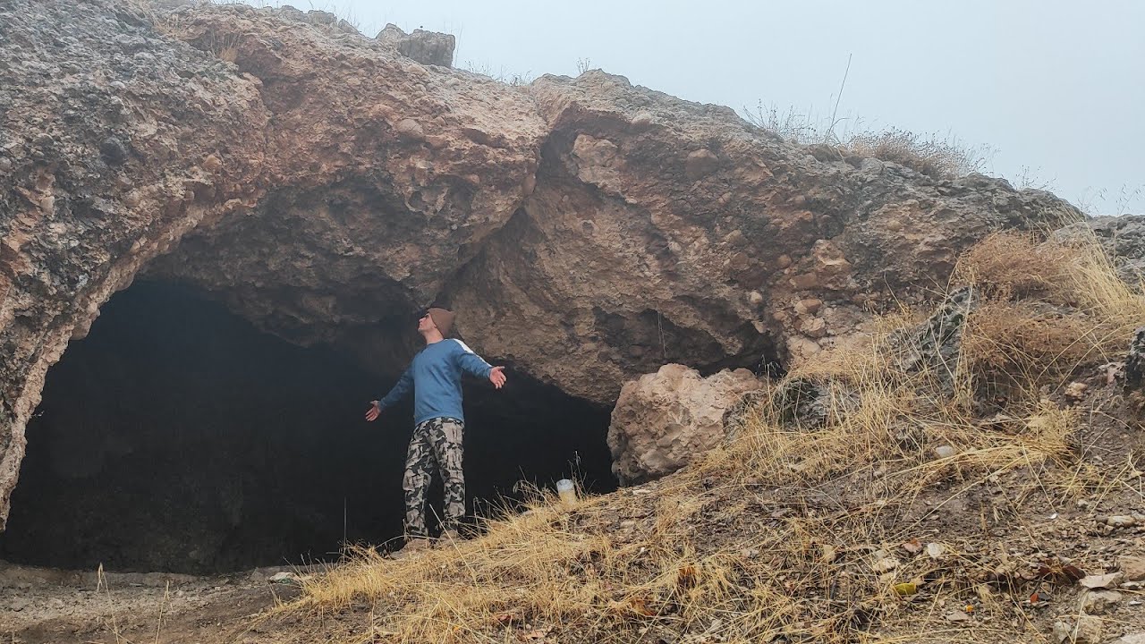 I discovered a big cave and turned the cave into a cozy and safe house #lonely #cave #home #camping